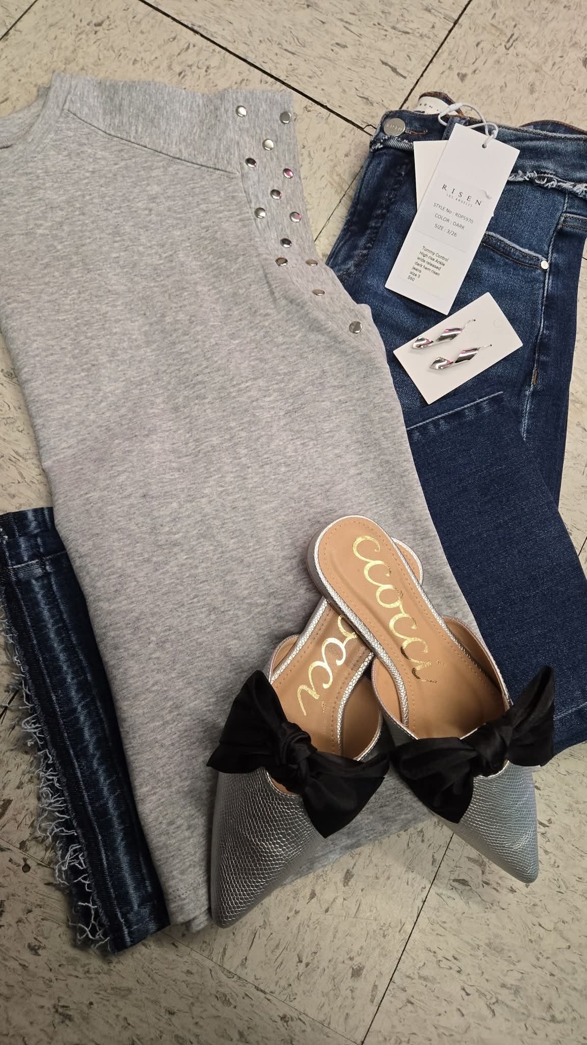 The silver Bow Glam Mules