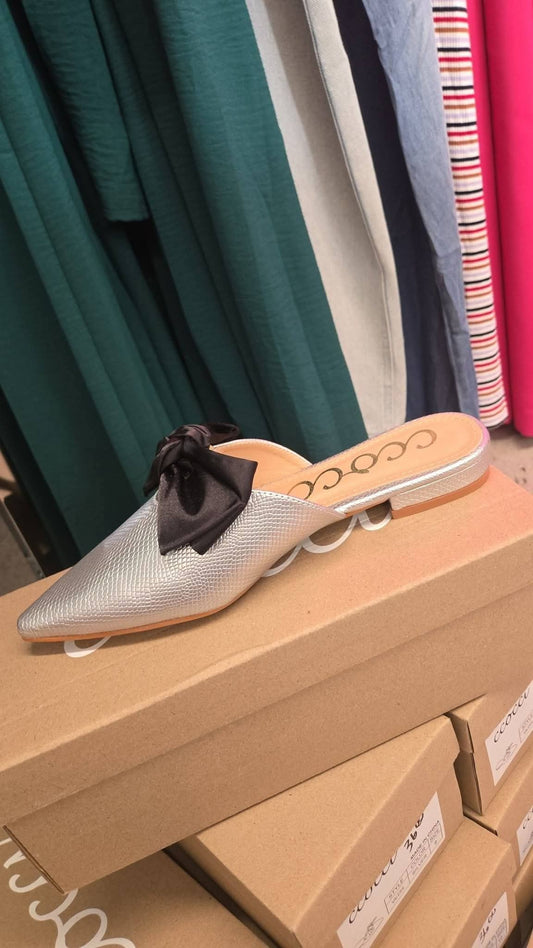 The silver Bow Glam Mules